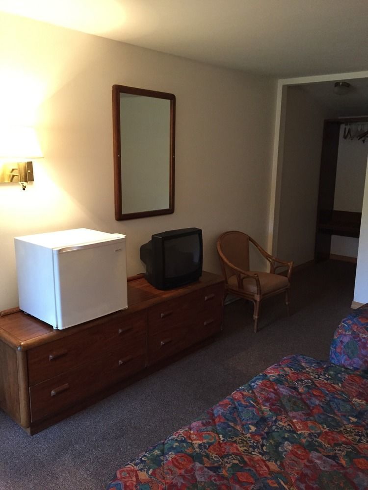 Adirondack Oasis Motel