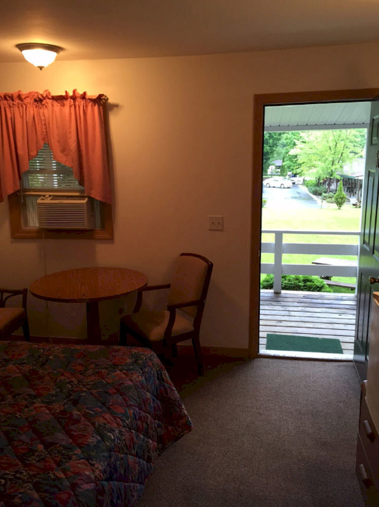Adirondack Oasis 2*